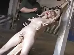 ¡Una mujer gobierna videos pilladas caseros sobre una cuerda!