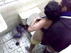 La asiática toca sus tetas videos sexo casero pillados y luego crucifica.