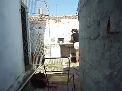 El hombre tuvo pilladas caseras follando relaciones sexuales con una gordita.